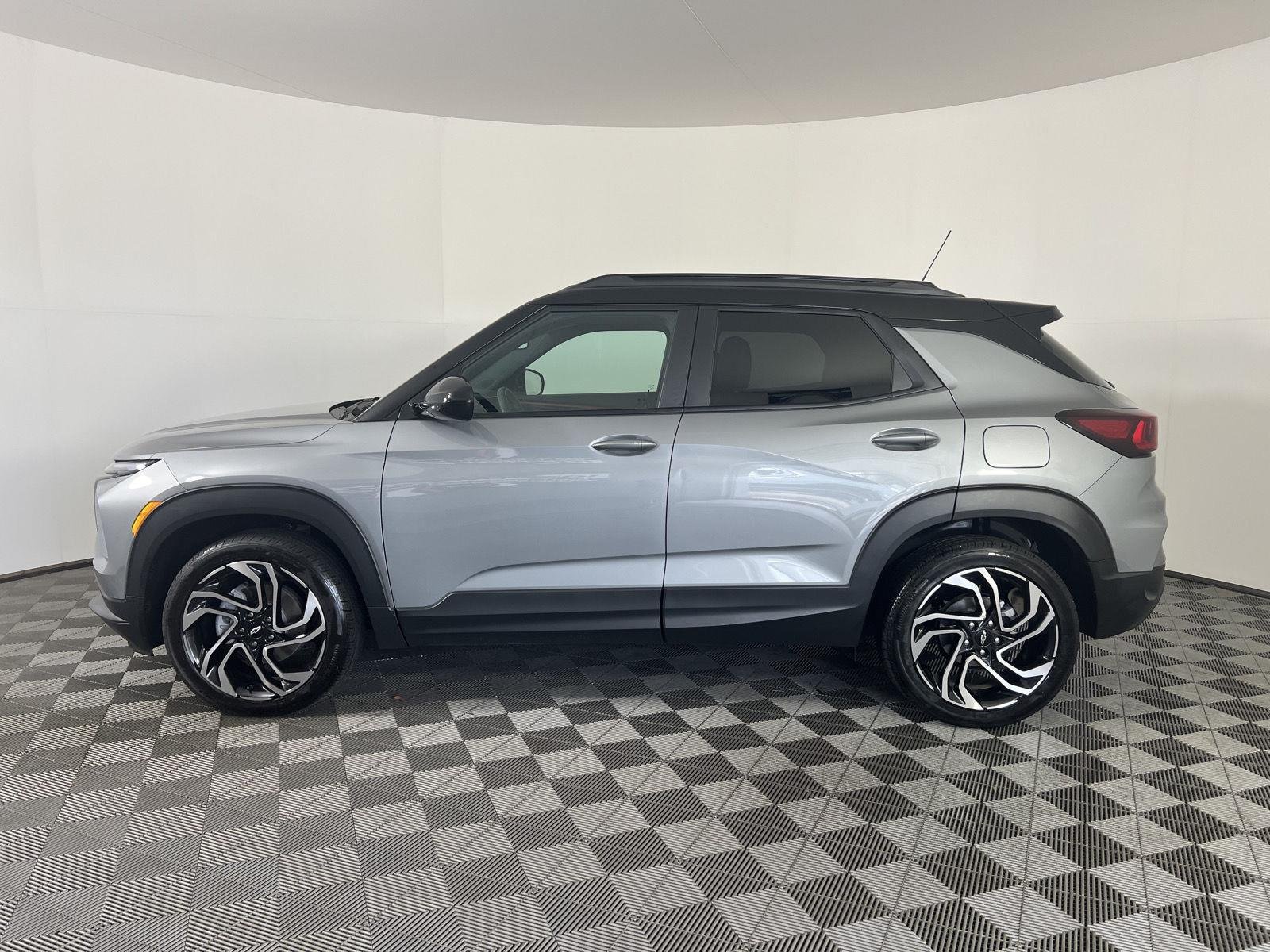 Used 2025 Sterling Gray Metallic Chevrolet RS image 26