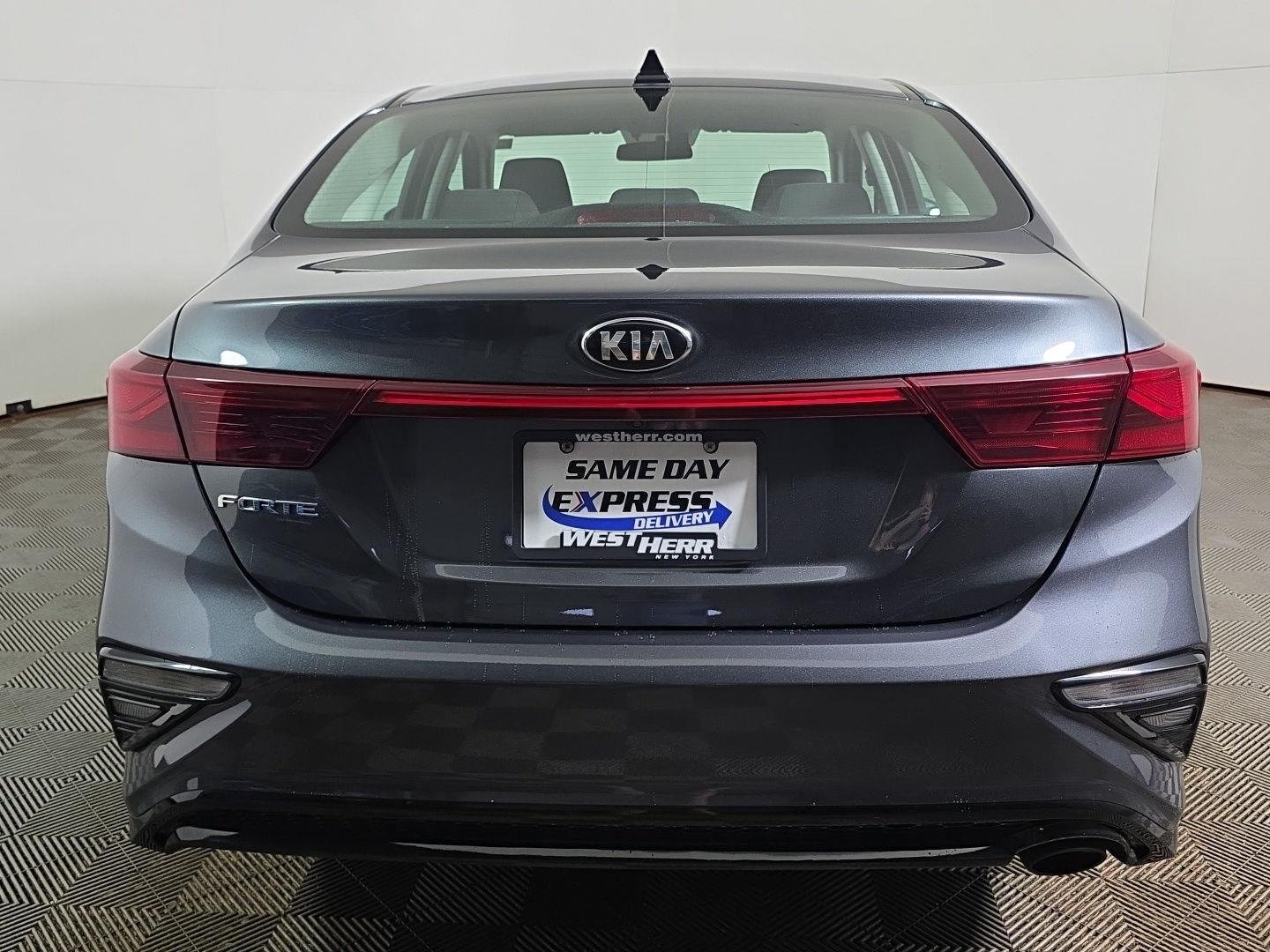 Used 2020 Gravity Gray Kia LXS image 10