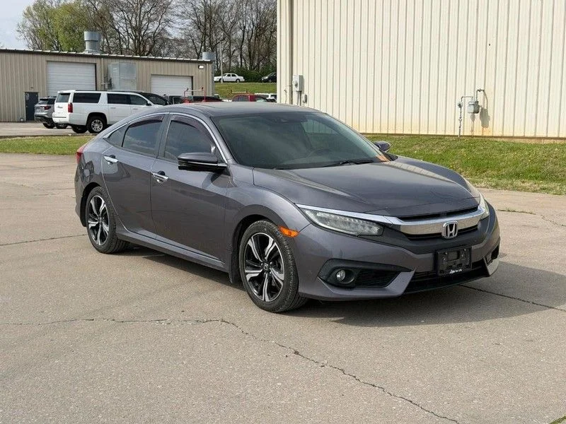 2017 Honda Civic Touring CVT's photo