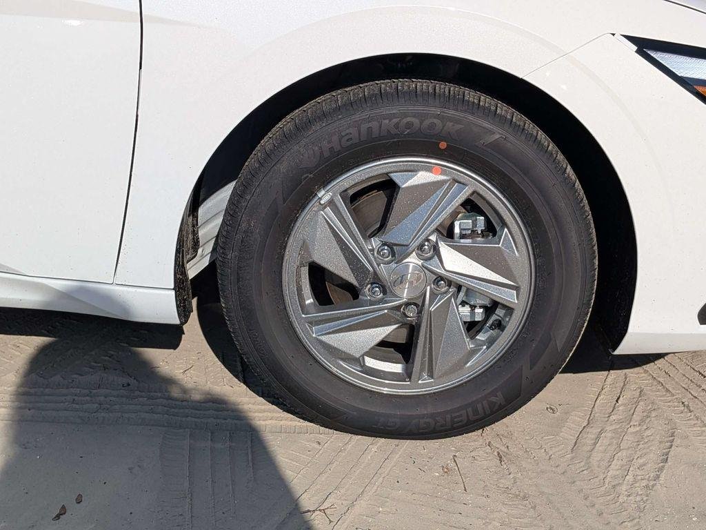 New 2026 White Hyundai SE image 11