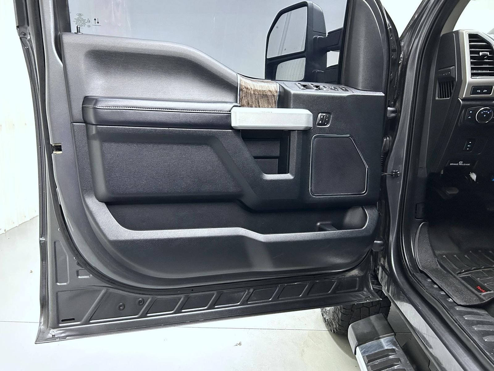 Used 2019 Gray Ford Lariat image 9