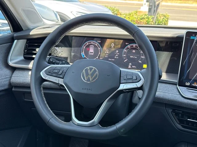 New 2026 Platinum Gray Metallic Volkswagen 2.0T S image 30