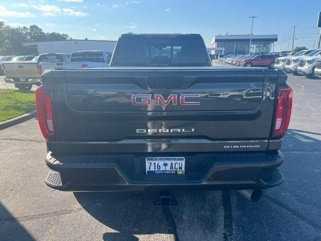 Used 2022  GMC Denali image 6