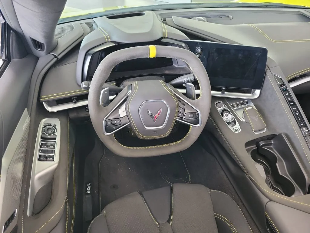 Used 2023 ACCELERATE YELLOW METALLIC Chevrolet 3LT image 19