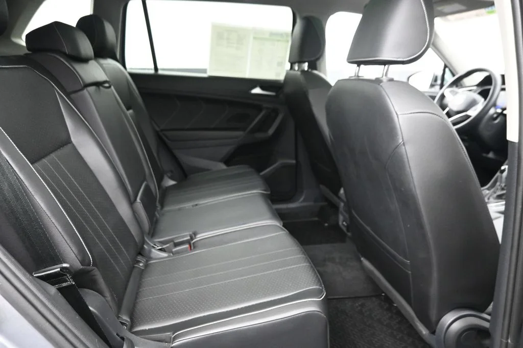 Used 2024 Silver Volkswagen 2.0T SE image 10