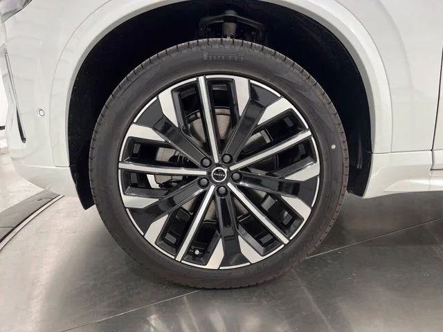 New 2027  Volvo B6 Plus 7-Seater image 25