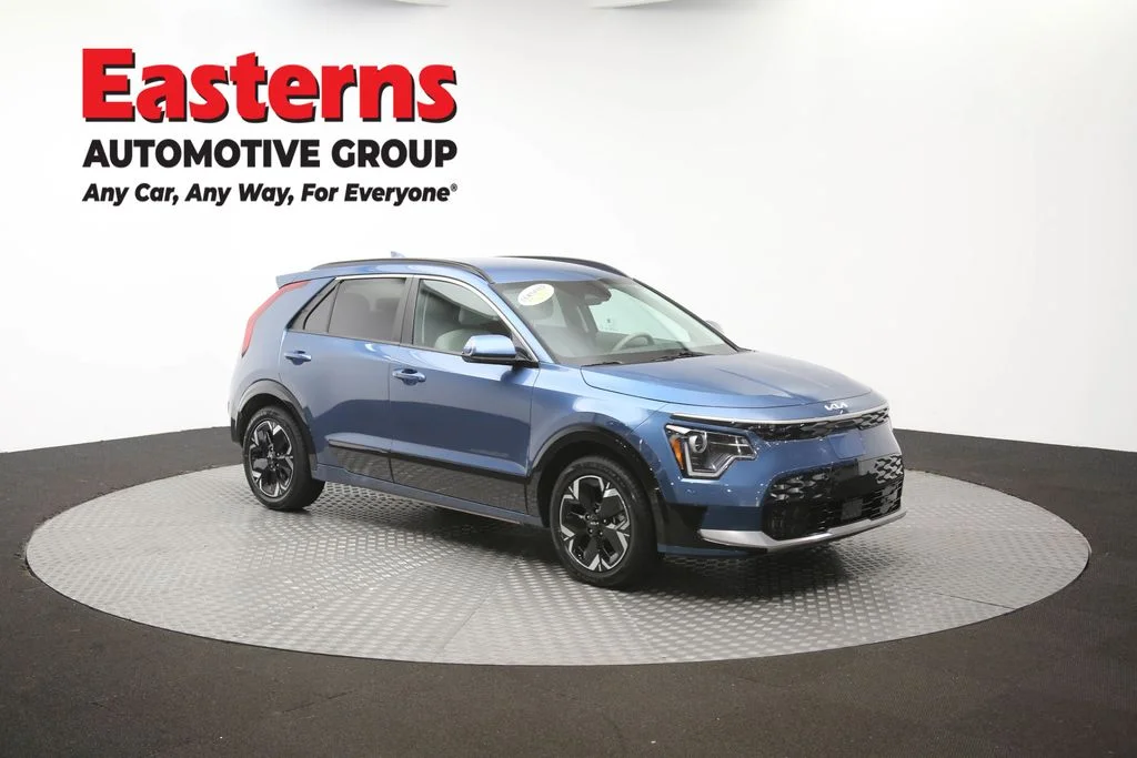 Used 2023 Blue Kia Wind image 47