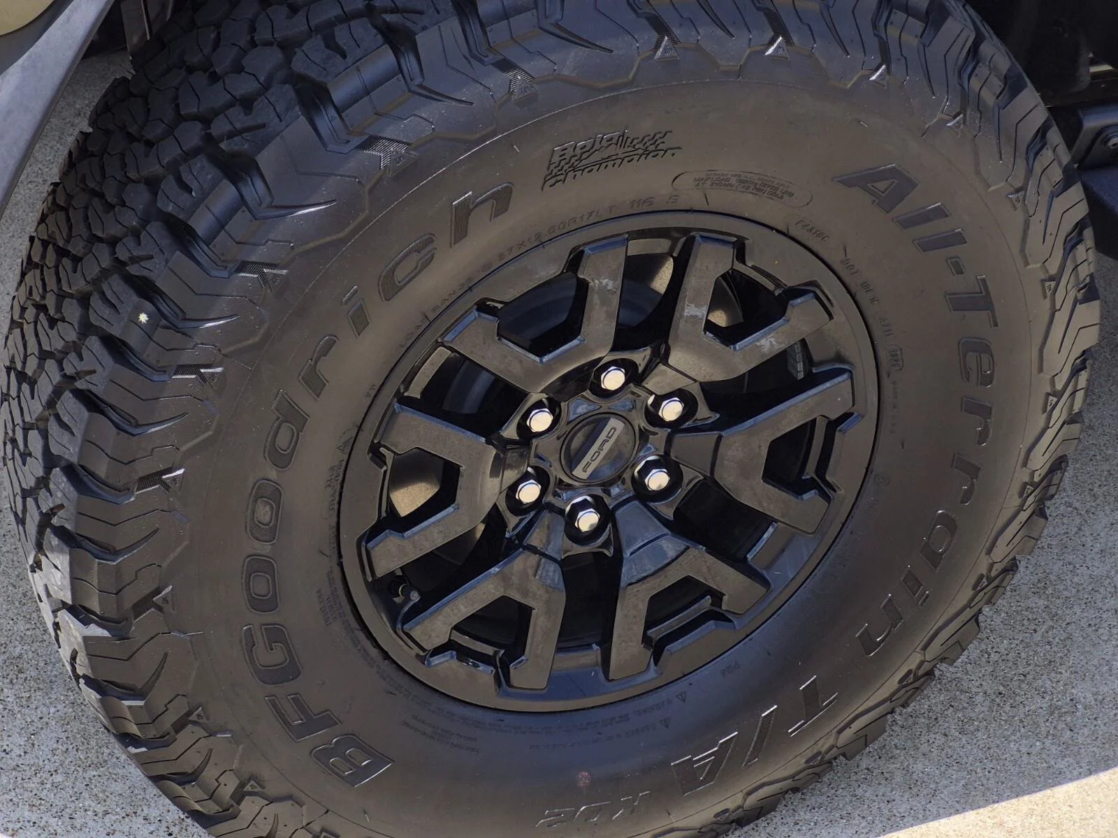 Used 2025 Shelter Green Metallic Ford Raptor image 7