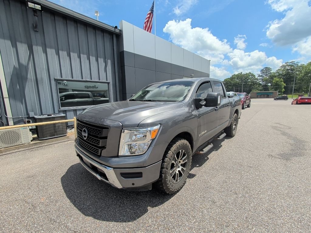 2023 Nissan Titan SV 4X4 Crew Cab's photo