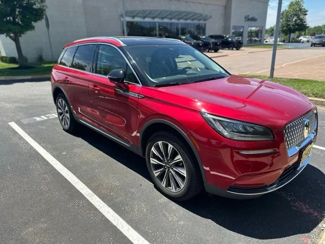 Used 2022 Red Lincoln Reserve image 1