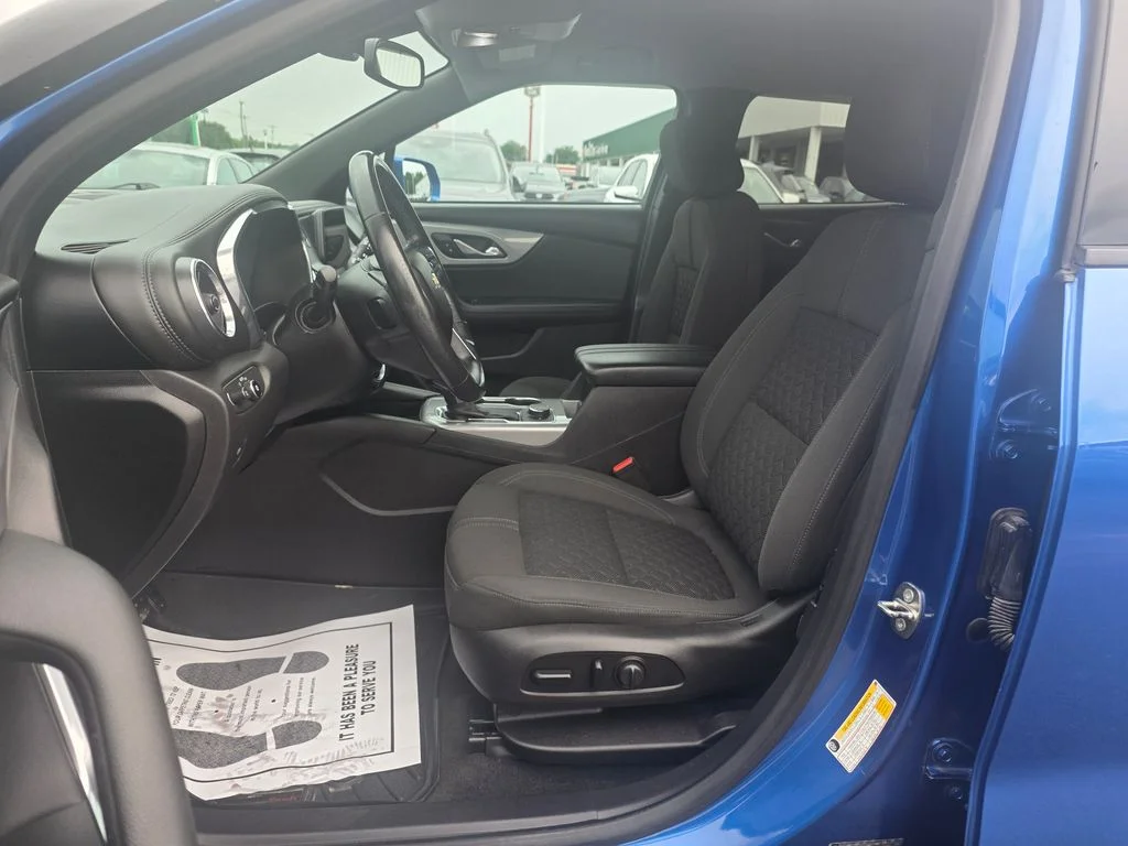 Used 2019 Kinetic Blue Metallic Chevrolet Base image 9