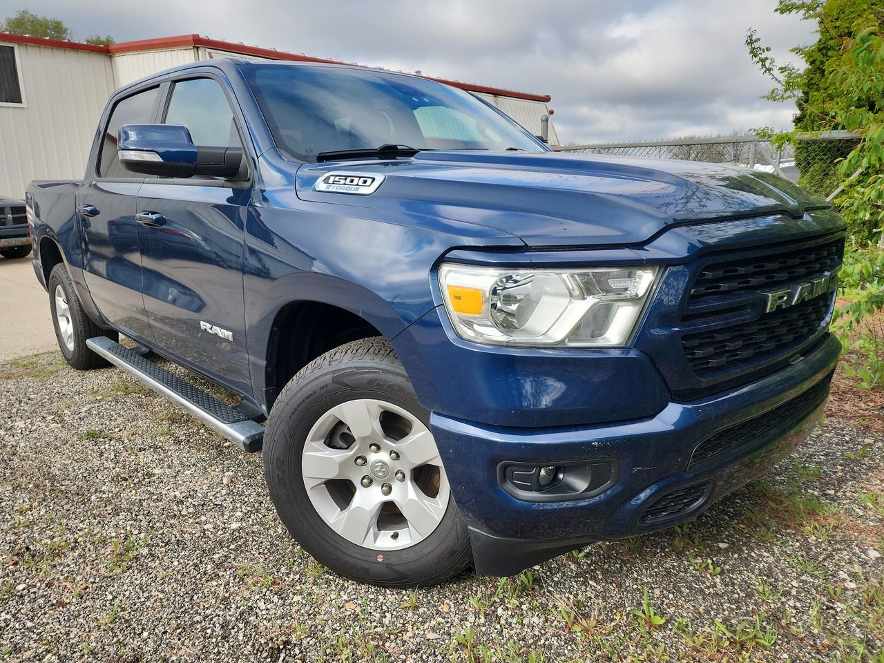2022 RAM 1500 Big Horn/Lone Star 4x4 Crew Cab 5'7's photo