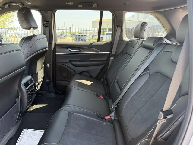 New 2026 Silver Zynith Exterior Paint Jeep Altitude image 22