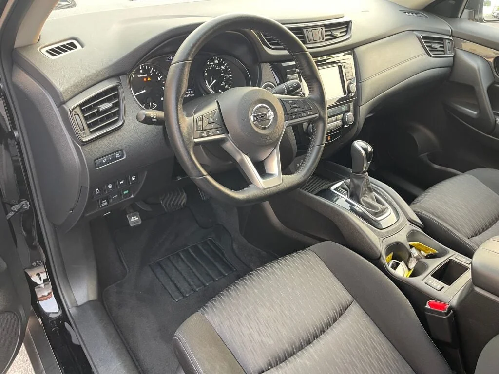 Certified Used 2020 Magnetic Black Pearl Nissan SV image 5