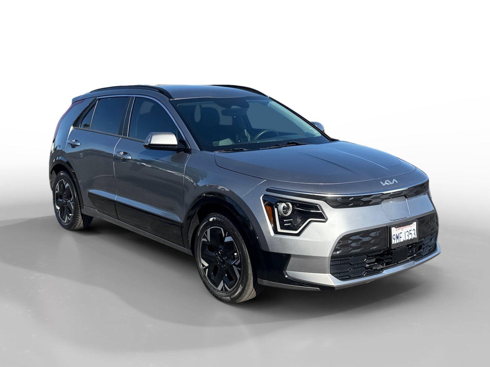 Used 2024 Steel Gray Kia Wind image 7