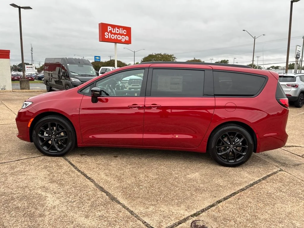 New 2026 Red Hot Pearl-Coat Exterior Paint Chrysler Select image 2