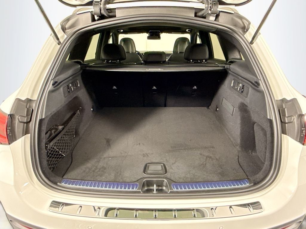 New 2026 Polar White Mercedes-Benz GLC 43 AMG® image 29