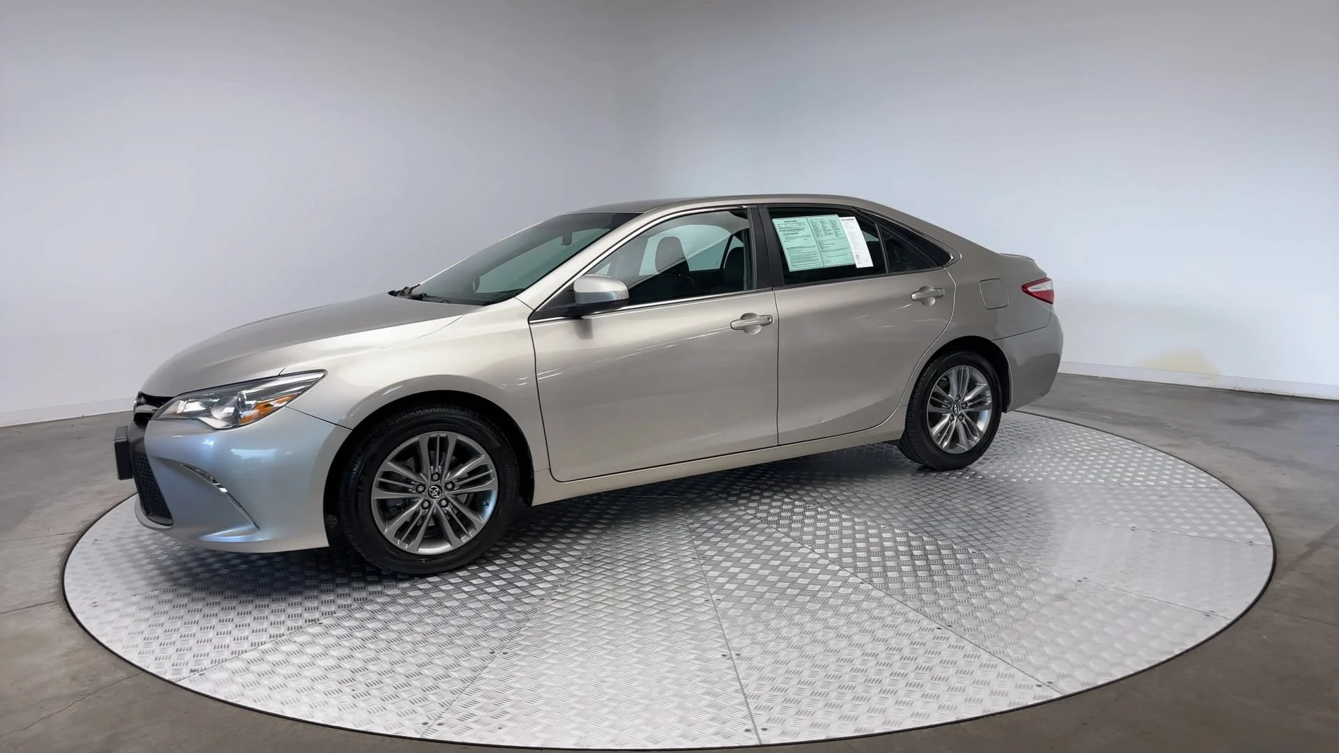 Used 2016 Creme Brulee Mica Toyota SE image 4