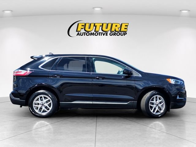 Used 2023 Black Ford SEL image 3