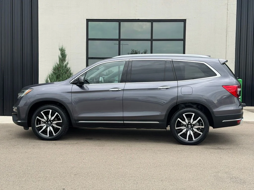 Used 2020 Silver Honda Touring image 2