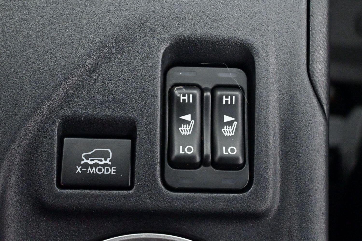 Used 2018 Ice Silver Metallic Subaru Limited image 25