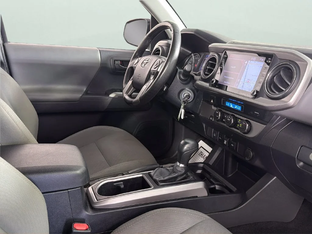 Used 2021  Toyota SR5 image 34