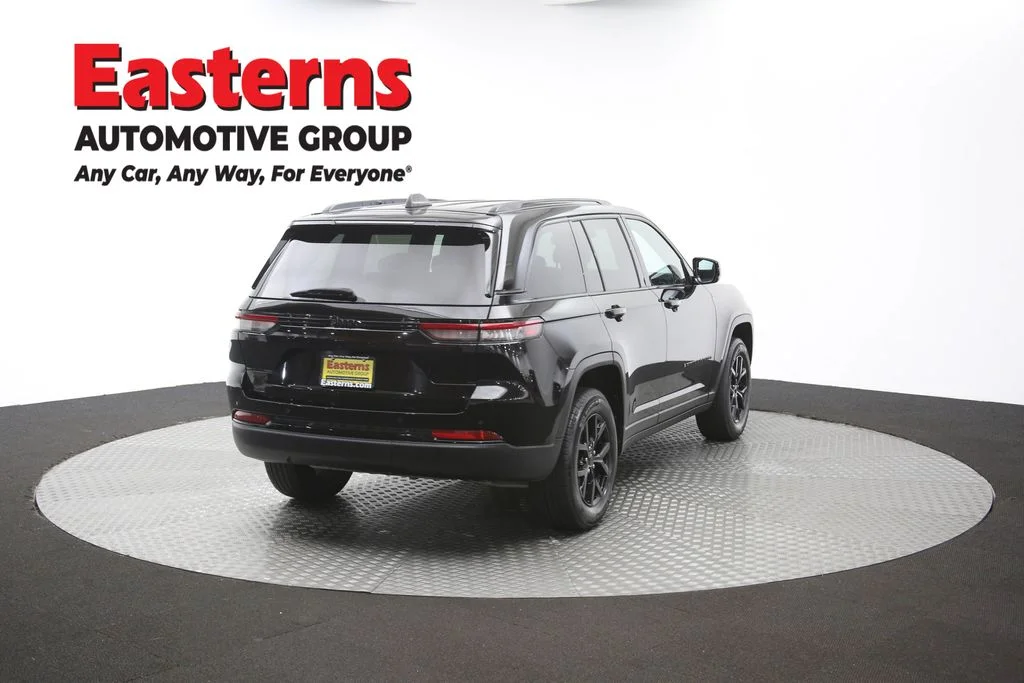 Used 2025 Black Jeep Altitude image 40