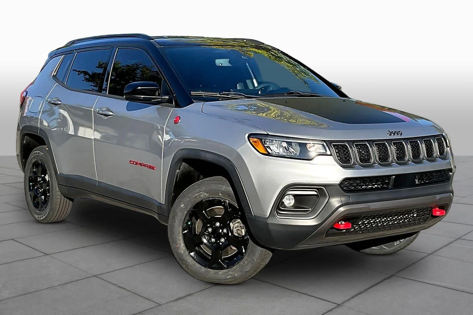 Used 2023 Billet Silver Metallic Clearcoat Jeep Trailhawk image 3