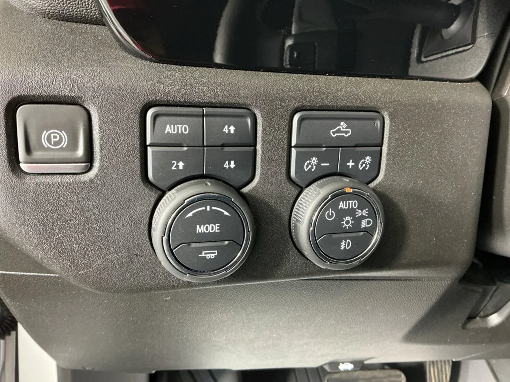 Used 2024 Summit White Chevrolet RST image 17