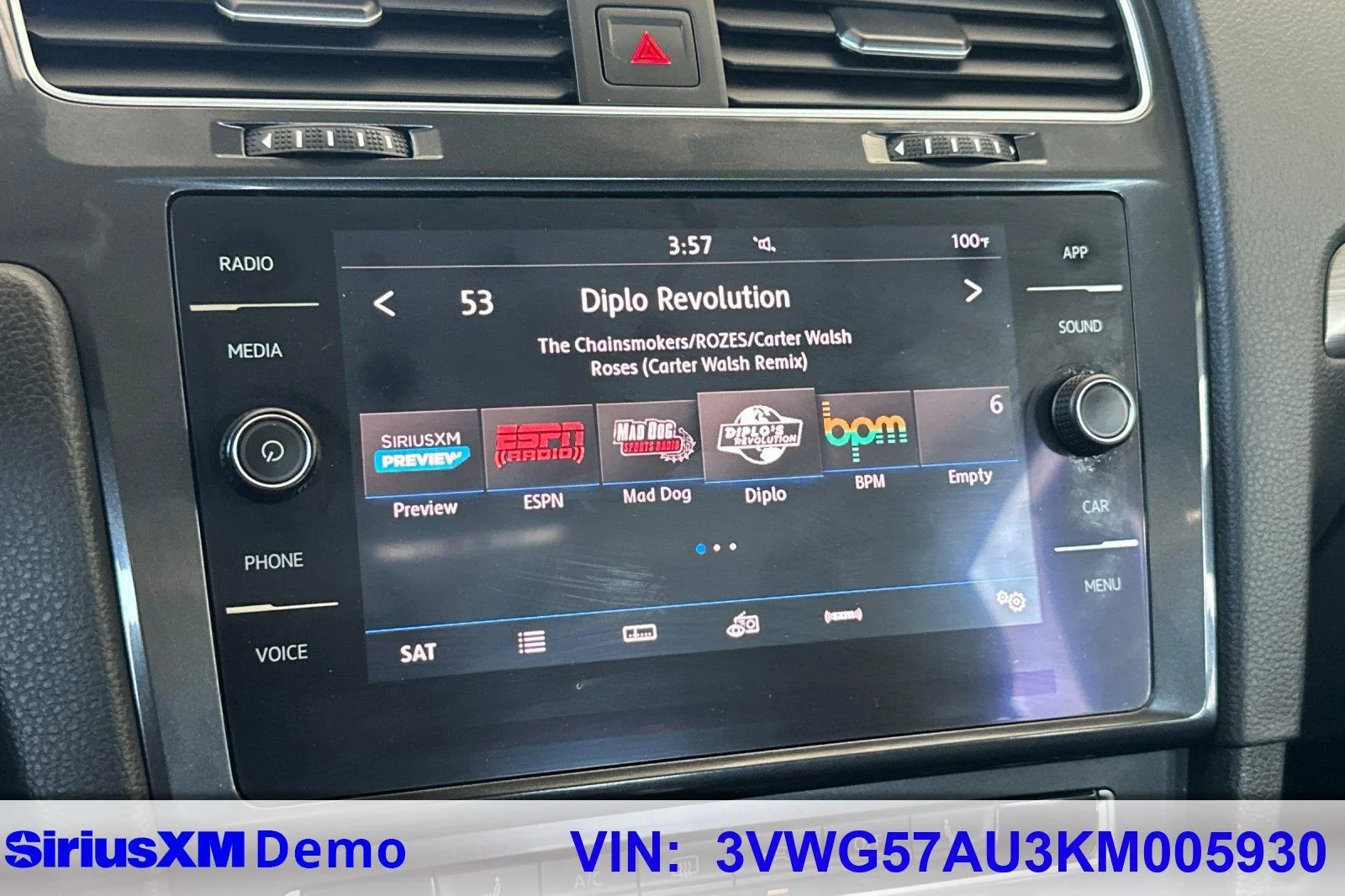Used 2019 Deep Black Pearl Volkswagen SE image 28