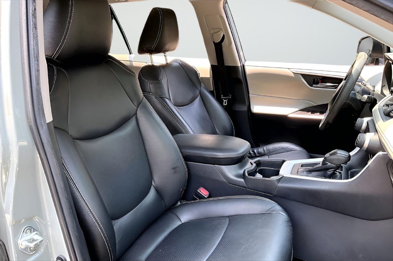 Used 2021  Toyota XLE image 26