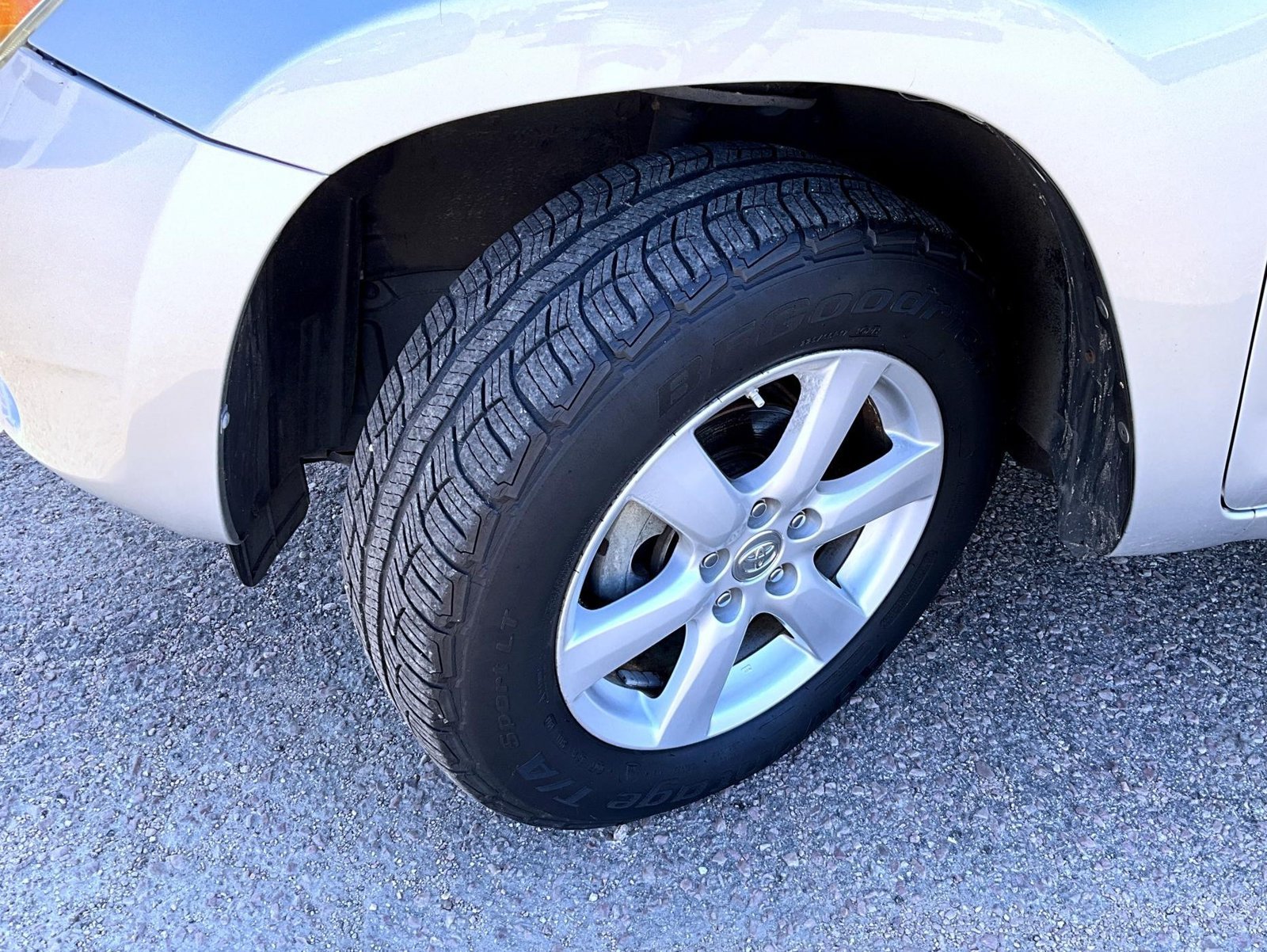 Used 2007 Silver Toyota Limited image 24