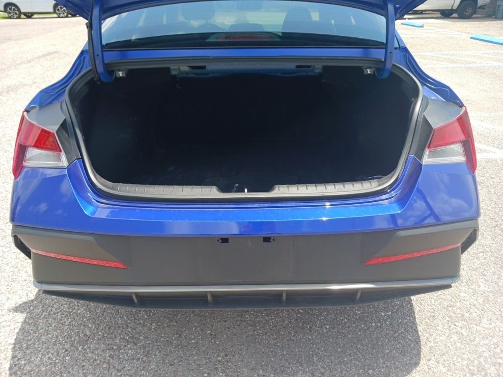 Used 2025 Blue Hyundai SEL Sport image 21