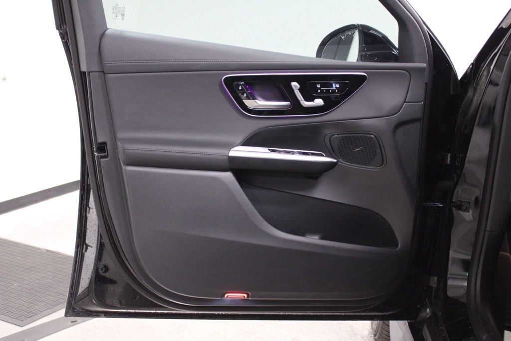 Used 2026 Black Mercedes-Benz GLC 300 image 17