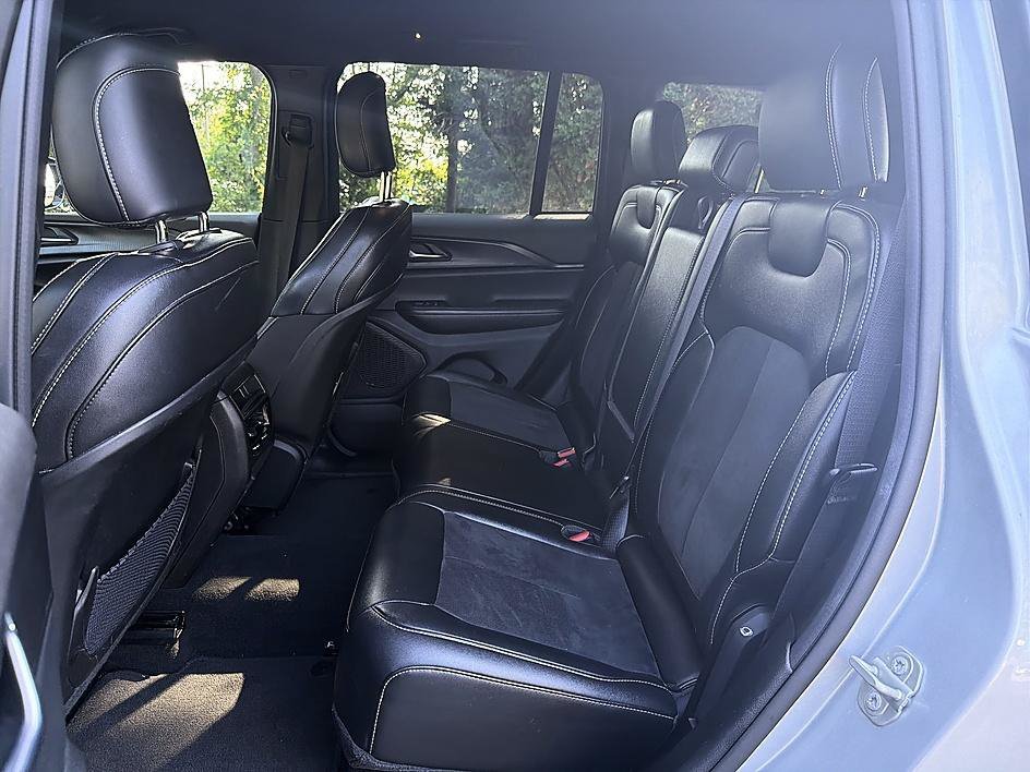 Used 2024 Silver Zynith Jeep Altitude image 12