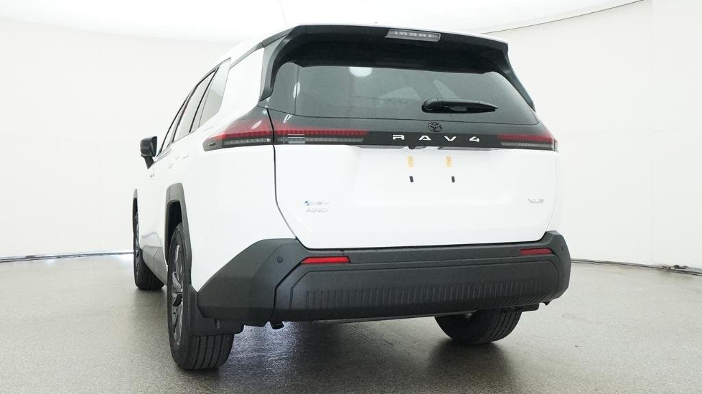 New 2026 Ice Cap Toyota XLE Premium image 4