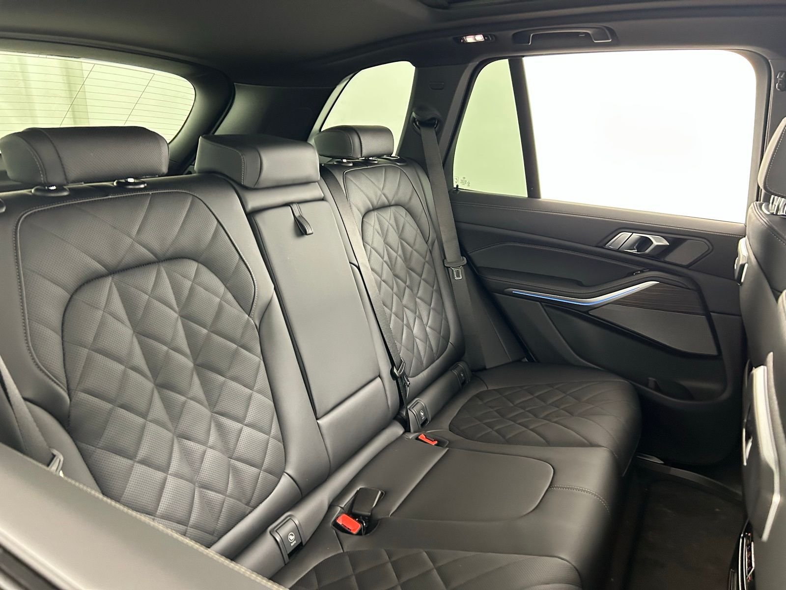 New 2026 Dravit Gray Metallic BMW xDrive50e image 41