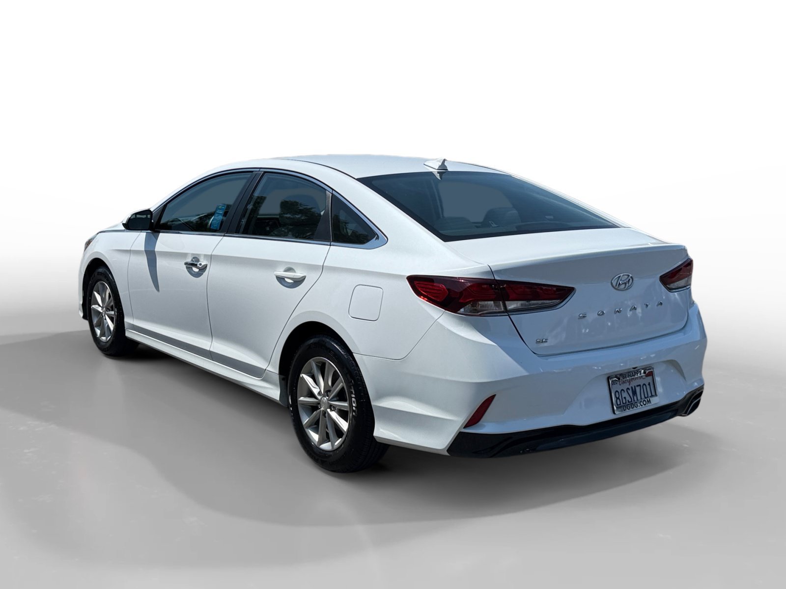 Used 2018 Quartz White Pearl Hyundai SE image 3