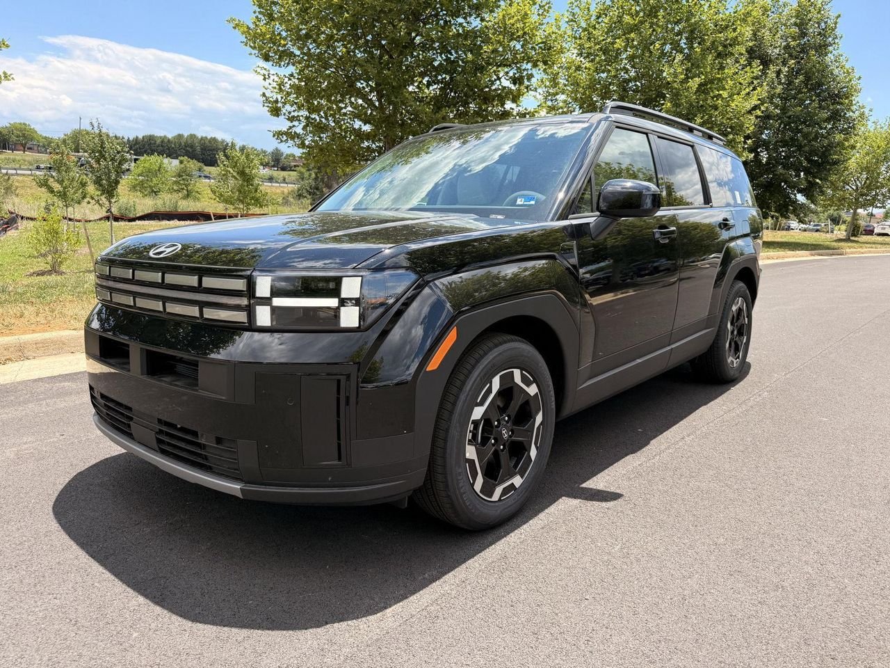 New 2026 Phantom Black Hyundai SEL AWD image 2