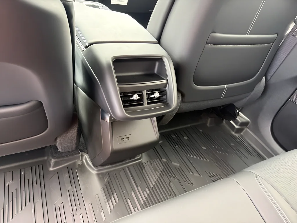 2027 Cadillac LYRIQ Luxury - Photo 31