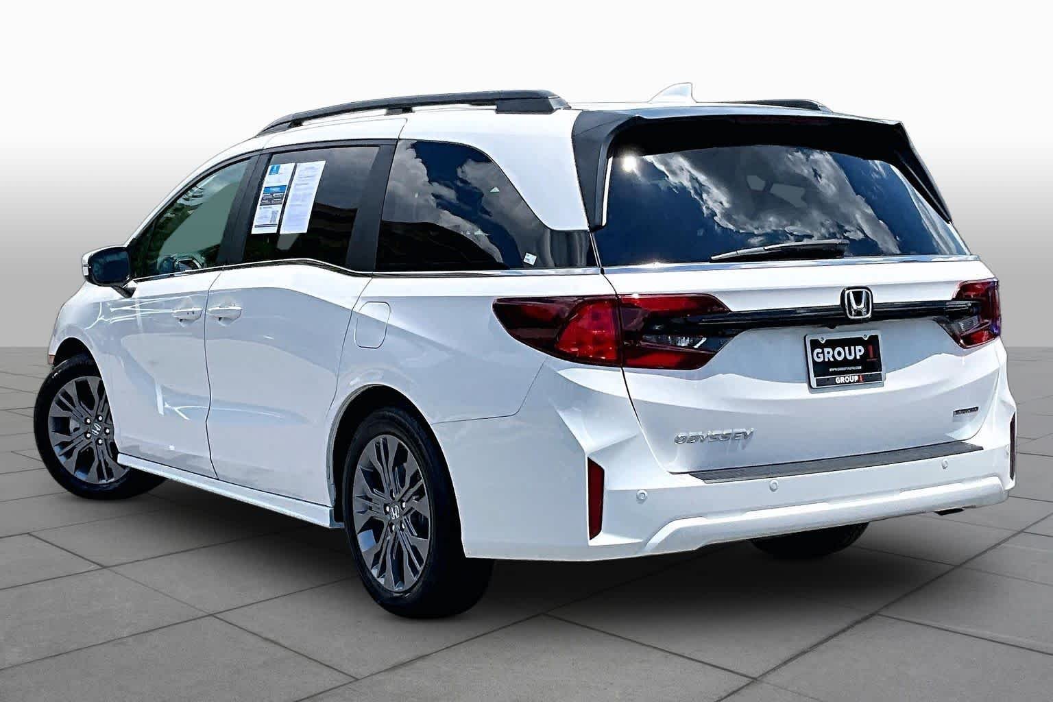 Used 2025 Platinum White Pearl Honda Touring image 12