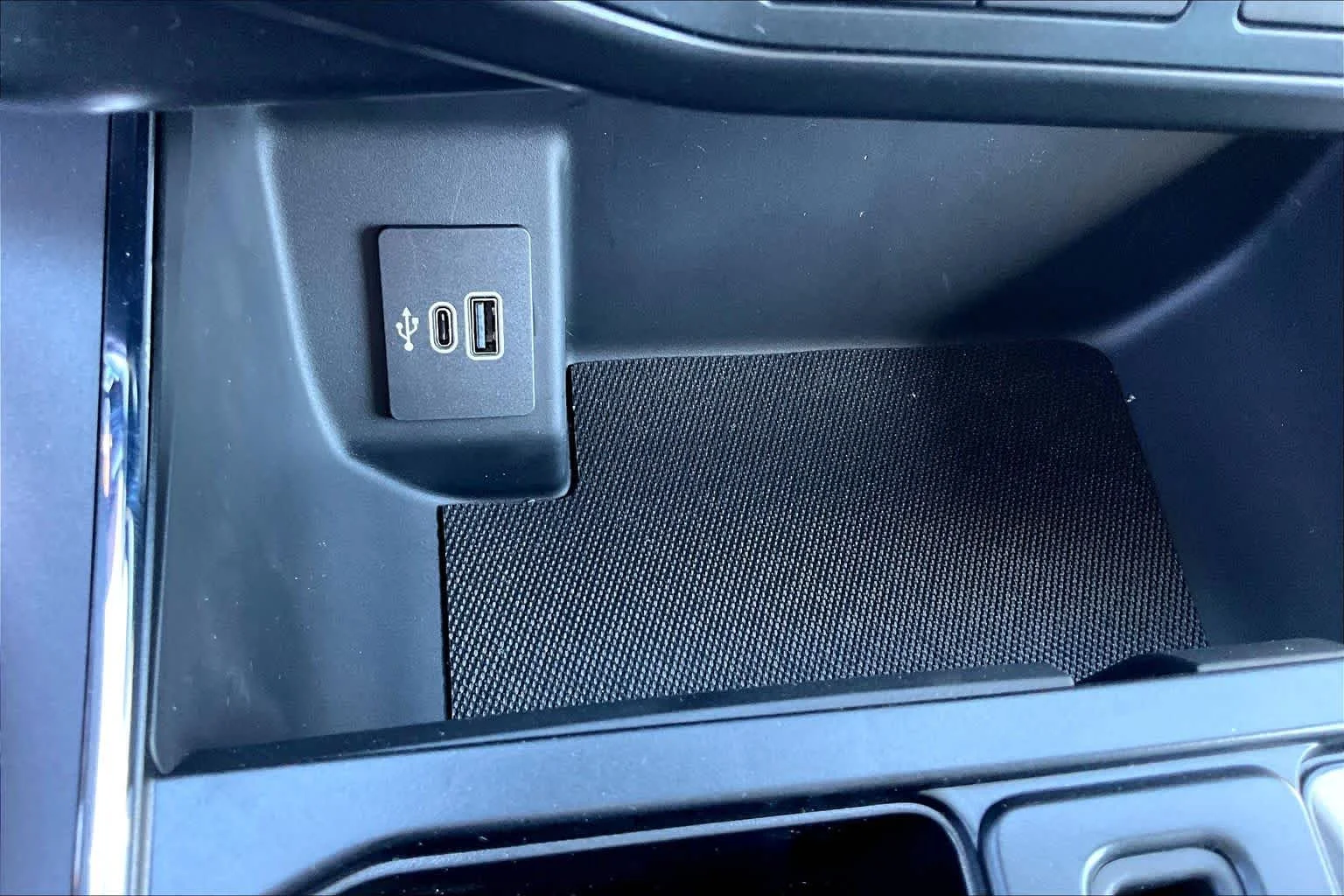 2025 Ford F-150 Lightning Flash - Photo 17