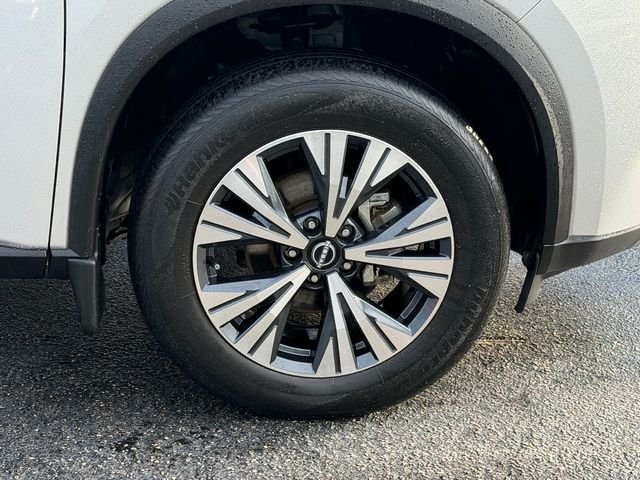 Used 2022 Silver Nissan SV image 9