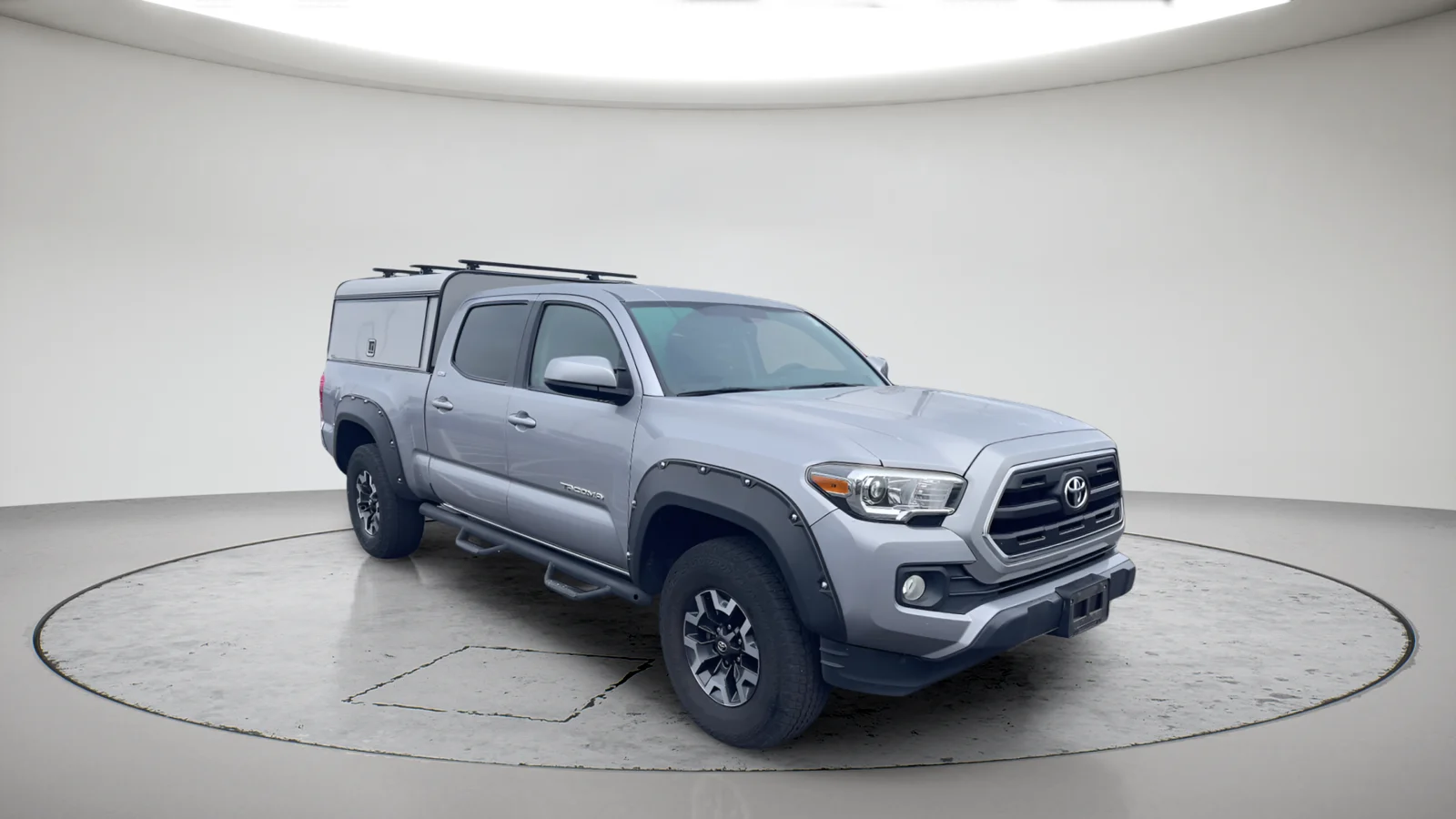 Used 2017 Silver Toyota SR5 image 3