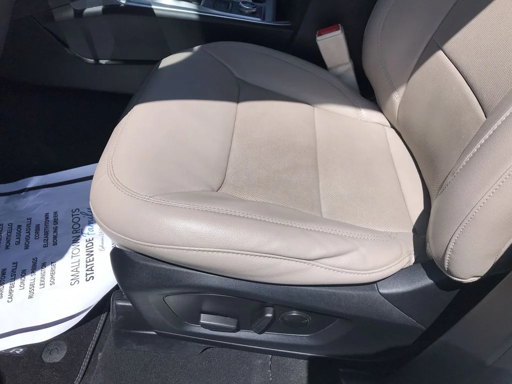 Used 2023 White Ford Limited image 12
