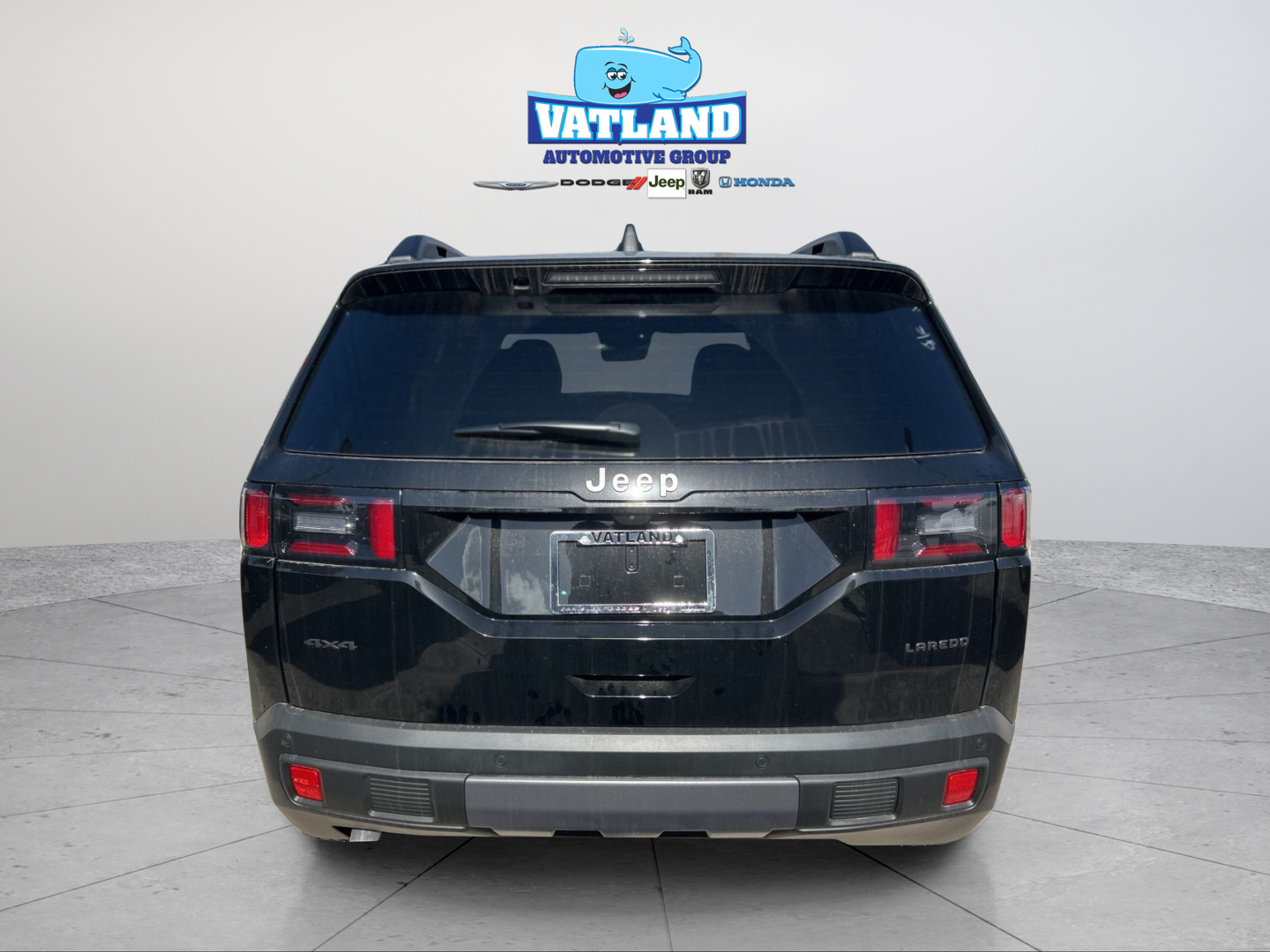 New 2026 Diamond Black Crystal Pearlcoat Jeep Laredo image 5