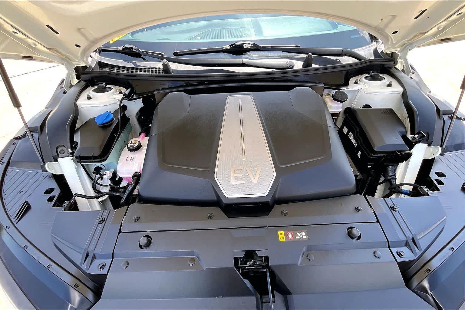 Used 2022 Snow White Pearl Kia Wind image 27