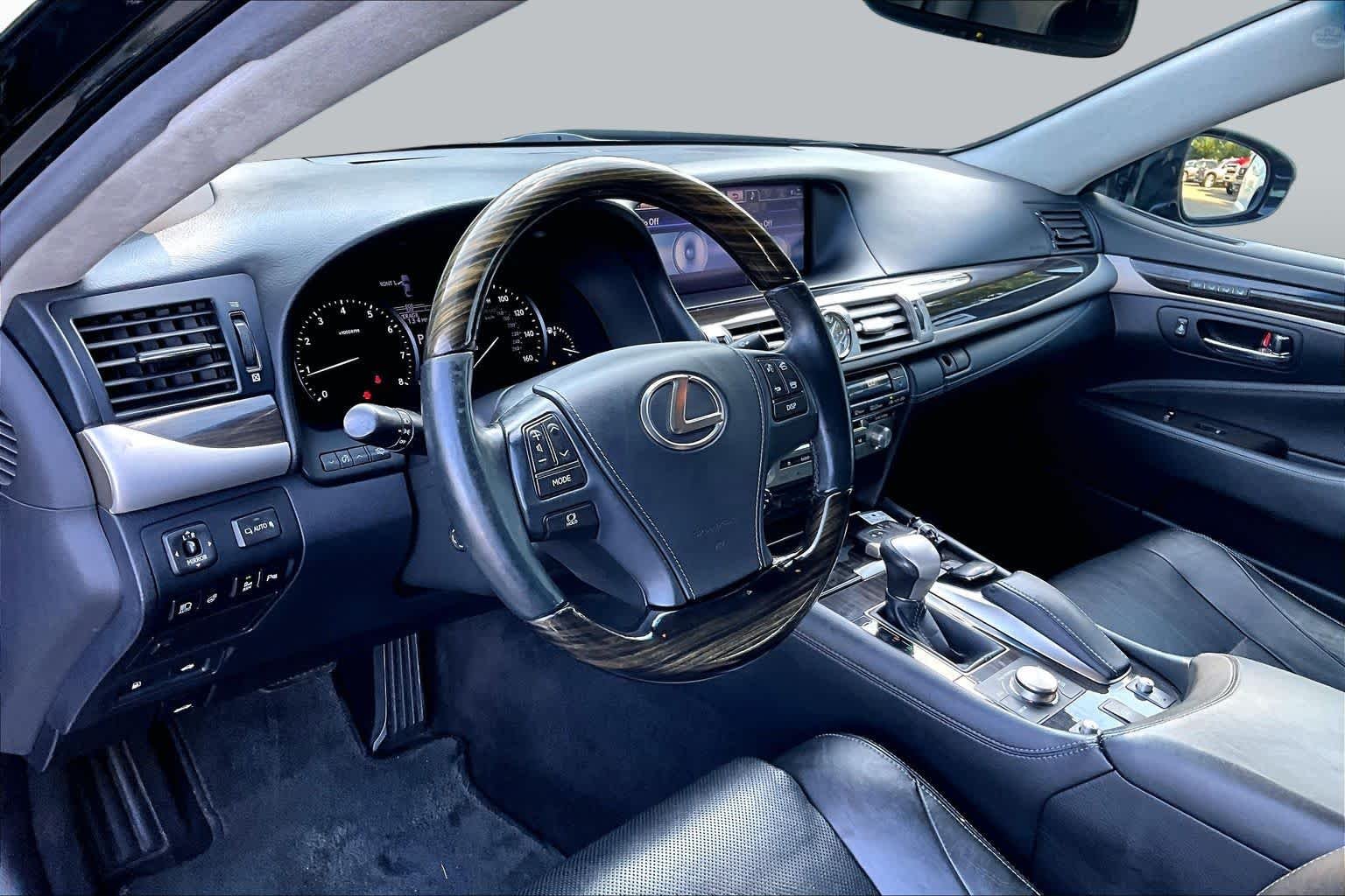 Used 2014 Obsidian Lexus L image 17