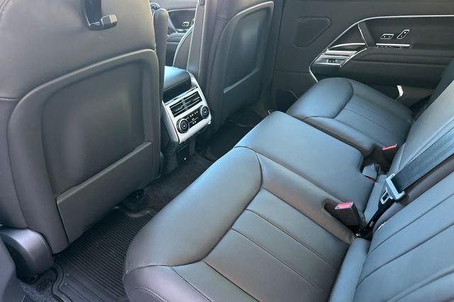 New 2026 Obsidian Black in Gloss Finish Land Rover SE image 11
