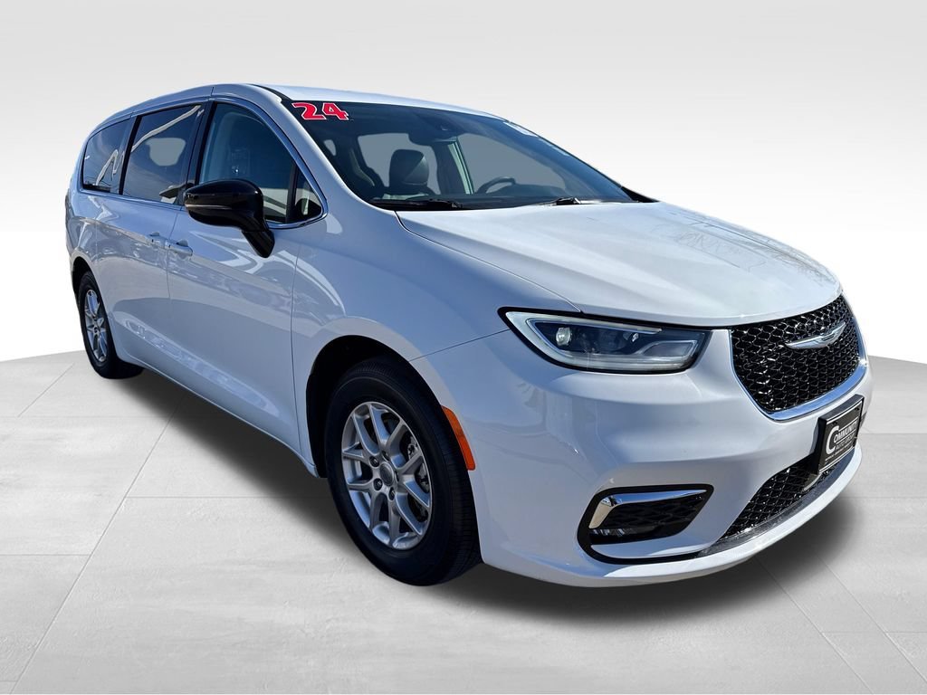 Used 2024 White Chrysler Touring L image 7